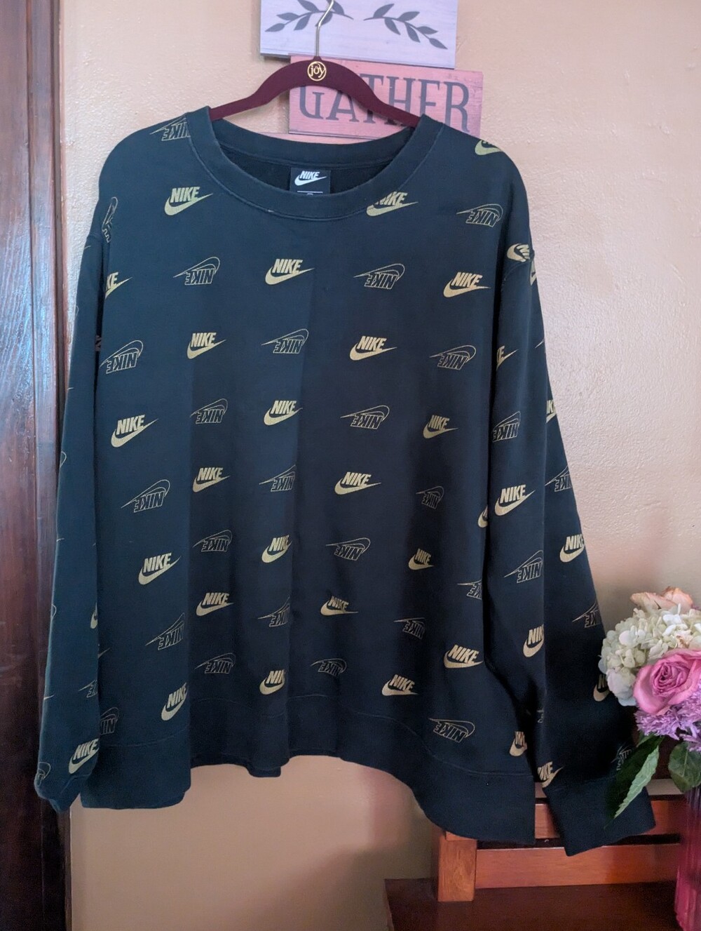 Nike Black Crewneck Sweatshirt with Gold All Over Logo Women's Plus Size 2x
